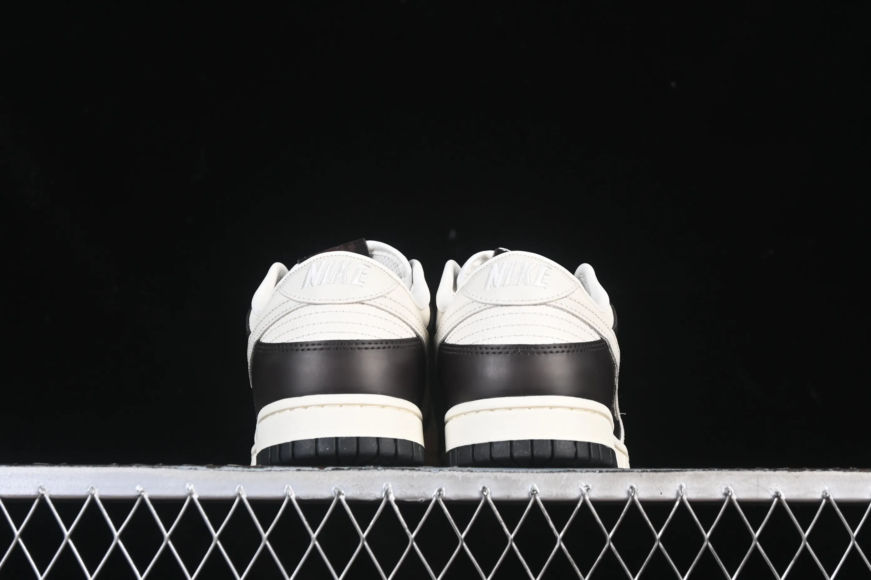 All categories Nk SB Dunk series Nk SB Dunk Low low-top sneakers Nike SB Dunk Low low-top casual sneakers IH7333-200
